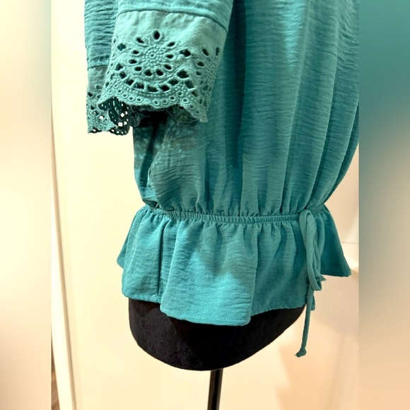 London Rose Teal waist length Medium Blouse - Picture 4 of 10